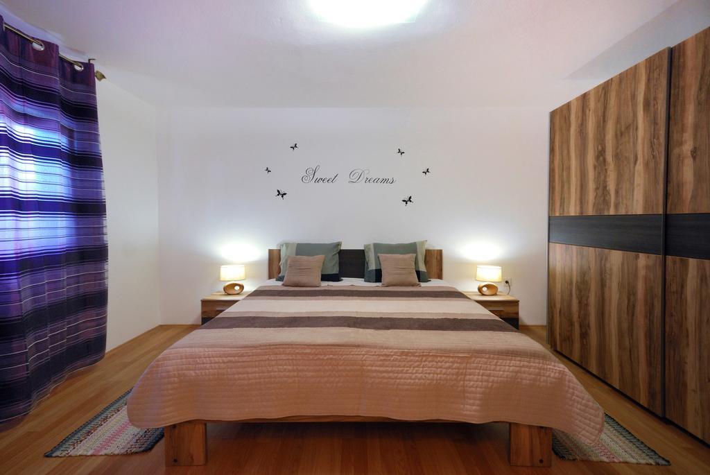 Apartment Luti *